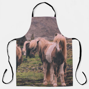 SHALLOW FOCUS PHOTOGRAPHY OF HORSES APRON