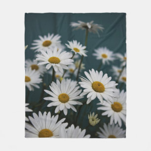 SHALLOW FOCUS PHOTOGRAPHY OF WHITE FLOWERS FLEECE BLANKET