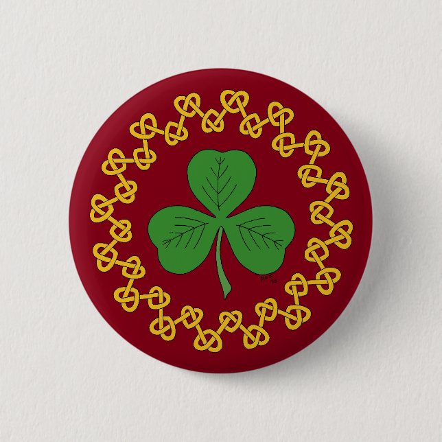Shamrock and Knotwork on Red 6 Cm Round Badge (Front)