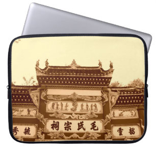 Shaoshan,  April 12: Mao ancestral hall building e Laptop Sleeve