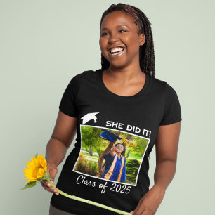 She Did It Class of 2025 Congrats Graduation Photo T-Shirt