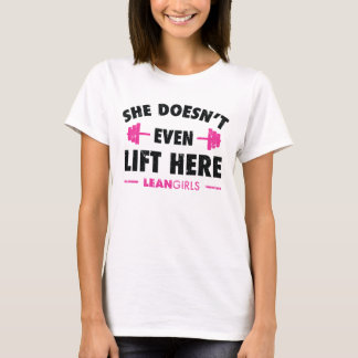 She Doesn't even lift here Lean Girls T-Shirt