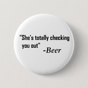 "She's Totally Checking You Out" - Beer 6 Cm Round Badge
