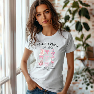 She's tying the knot pink bow Bachelorette party C T-Shirt
