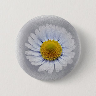 shining white daisy 6 cm round badge