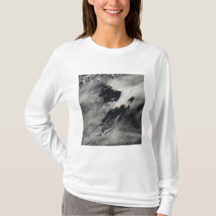 Ship-wave-shaped wave clouds and cloud vortices T-Shirt
