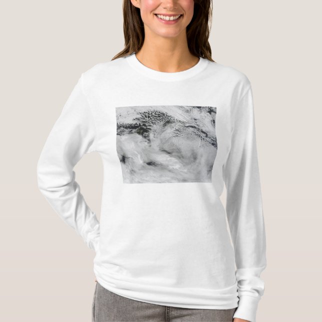 Ship-wave-shaped wave clouds T-Shirt (Front)