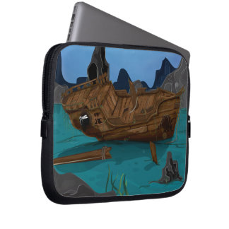 Shipwreck underwater laptop sleeve