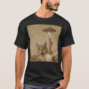 Shocked Cat Selfie with UFOs Funny Cat Alien Women T-Shirt