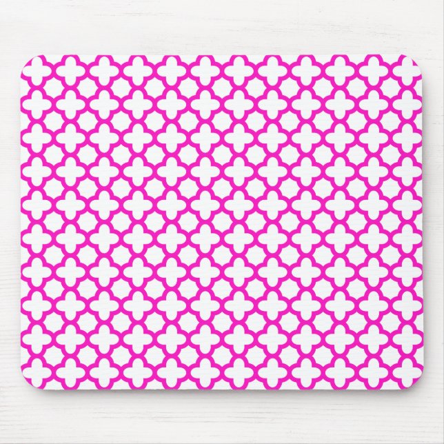 Shocking Pink Quatrefoil Pattern Mouse Mat (Front)