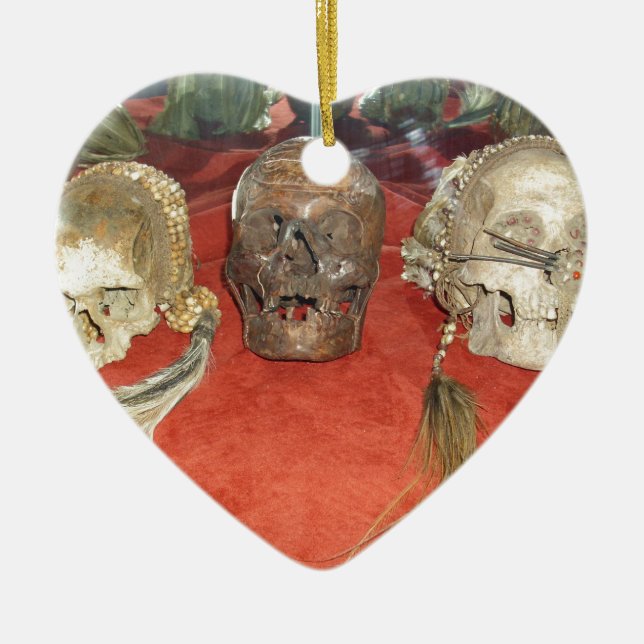 Shrunken Heads Voodoo Display Ceramic Tree Decoration (Front)