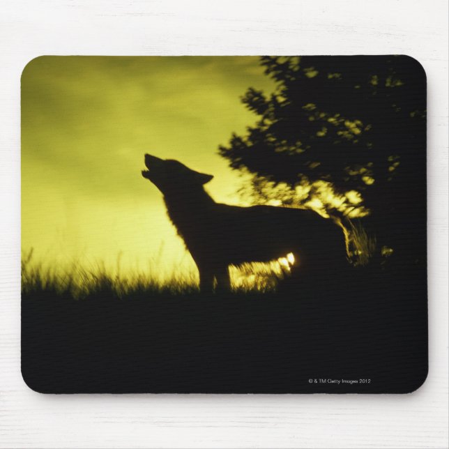 Silhouette of wolf howling mouse mat (Front)