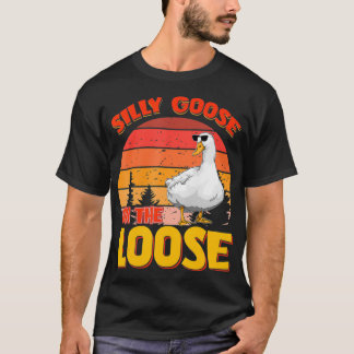 Silly Goose On The Loose Funny Puns Retro Goose bi T-Shirt