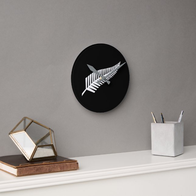 Silver fern flag (NZ) Round Clock (Office)