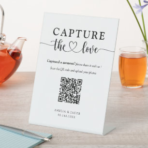 Simple Capture the Love Wedding Pedestal Sign