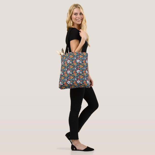 Simple floral pattern design tote bag (On Model)