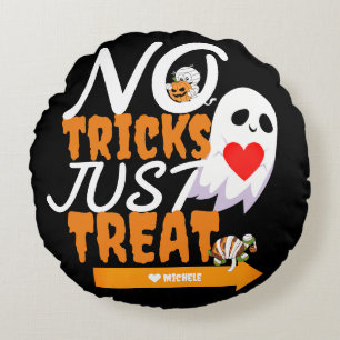 Simple Happy Halloween Mummy Couple and friends Round Cushion