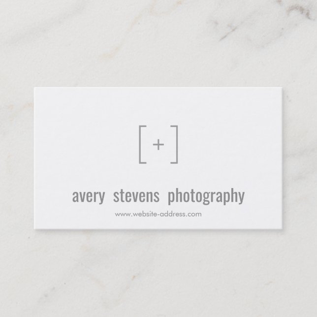 Simple Photographer Focus Logo Business Card (Front)