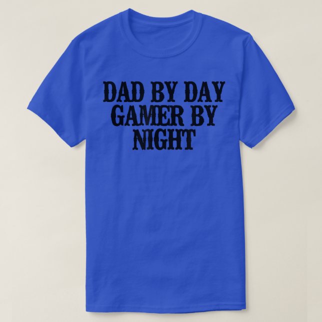 Simple Saying Funny Dad By Day Gamer By Night  T-Shirt (Design Front)