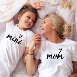Simple script mum's mini heart T-Shirt