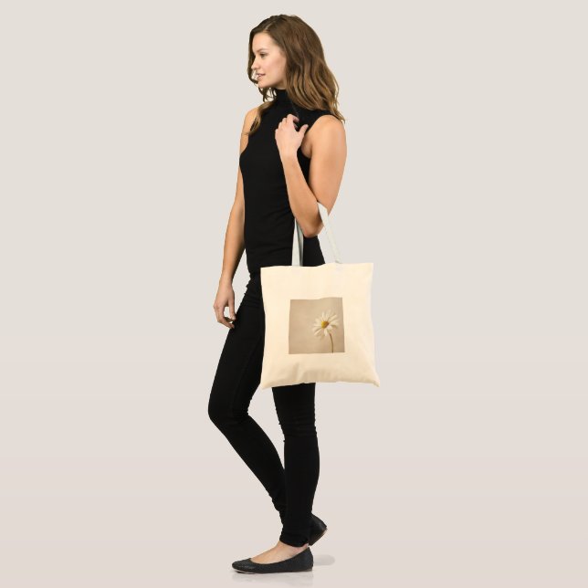 Single White Daisy Tote Bag – Calm Spring Floral (Front (Model))