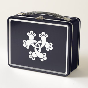 Six interlocking cloves metal lunch box