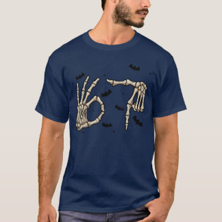 Six Seven 6 7 Meme 67 Skeleton Hand Halloween Cost T-Shirt