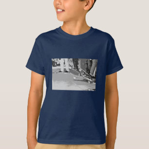 skateboard skate park graffiti kids skater T-Shirt