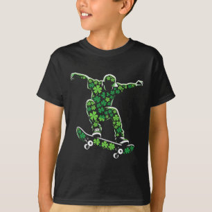 Skateboarding Shamrocks Boys Kids Mens St Patricks T-Shirt