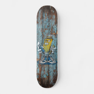 Skateboards graffiti sur planche en bois usée