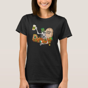 Skeleton Drinking Beer St Patricks Day Leprechaun  T-Shirt
