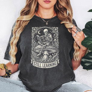 Skeleton Learning To Live Vintage Gothic Design T-Shirt
