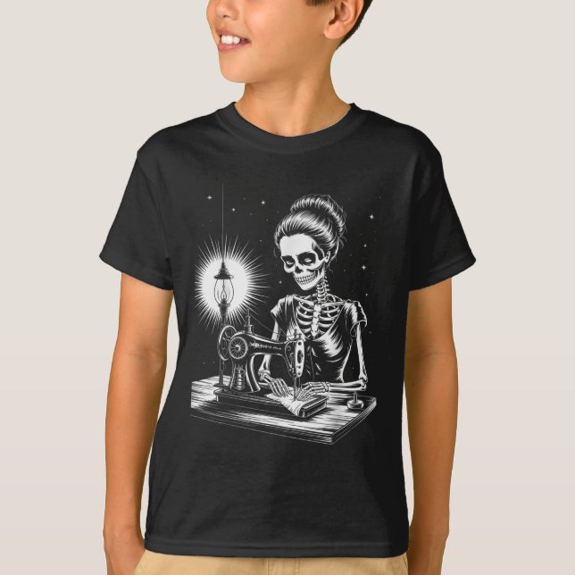 Skeleton Sewer Quilter Funny Sewing Lover Hallowee T-Shirt (Front)