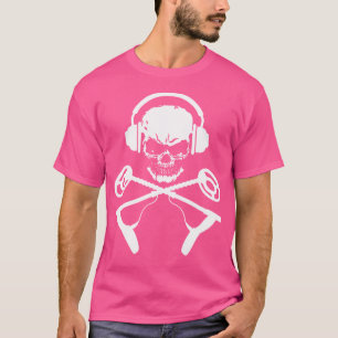 Skull And Metal Detector Cross Bones Metal Detecti T-Shirt