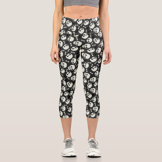 Skull Halloween Seamless Pattern Capri Leggings (Front)