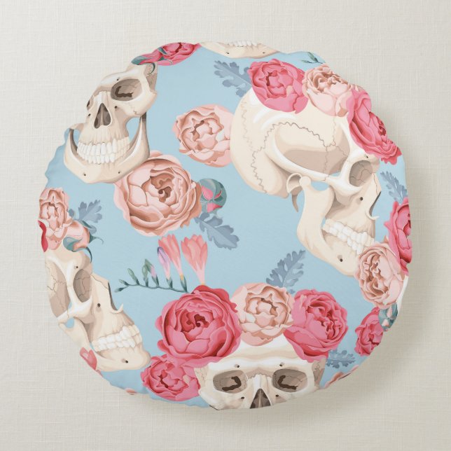 Skulls and Roses Vintage Pattern Round Cushion (Front)