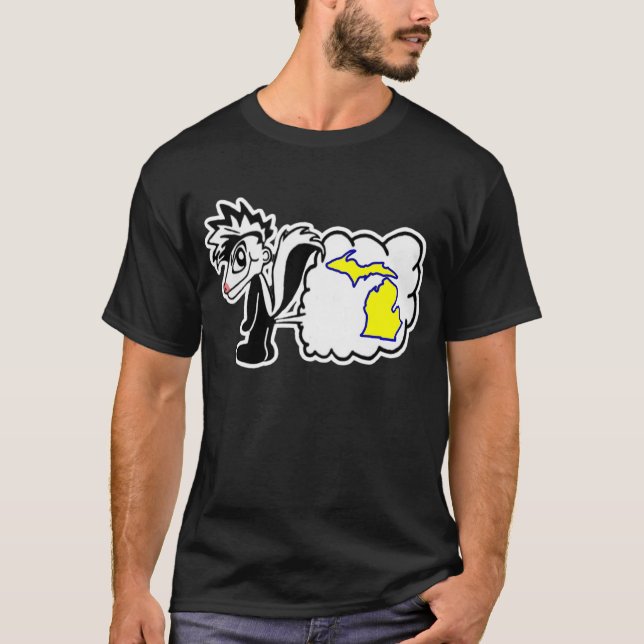 Skunk hates Michigan State Shirt. T-Shirt (Front)