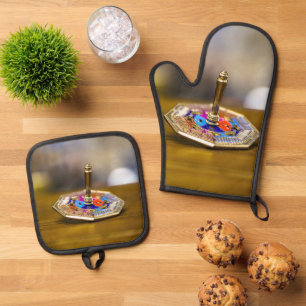 SlipperyJoe Hanukkah dreidel gift octagonal base b Oven Mitt & Pot Holder Set