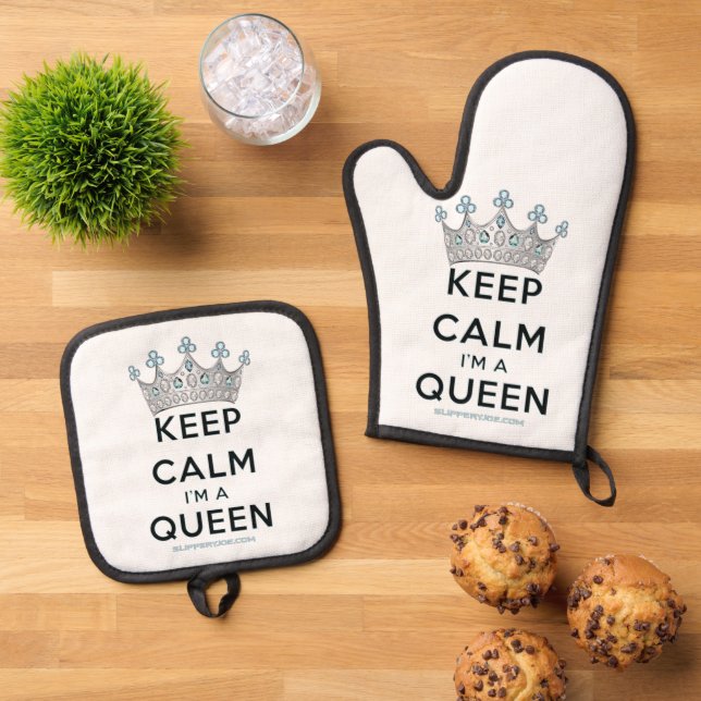 SlipperyJoe's keep calm queen polished silver crow Oven Mitt & Pot Holder Set (Top Down)