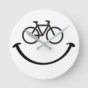 Slogan fiets met blij gezicht. Blij lach gezicht. Round Clock