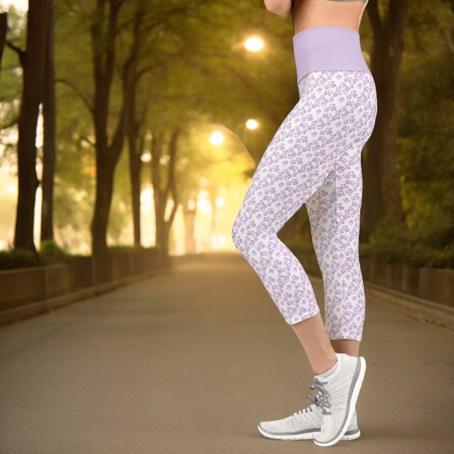 Small Linked  Purple Hearts Pattern Over White Capri Leggings (lavender linked heart capri leggings)