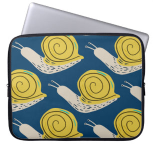 Snails silhouettes: yellow, pink pattern. laptop sleeve