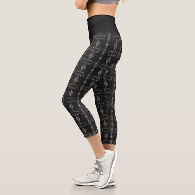 Snakes eye! capri leggings (Left)