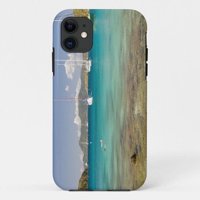 Snorkelers in idyllic Pirates Bight cove, Bight, Case-Mate iPhone Case (Back)