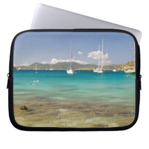 Snorkelers in idyllic Pirates Bight cove, Bight, Laptop Sleeve