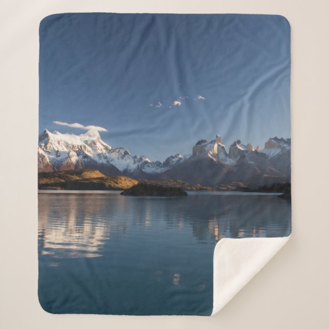 SNOW COVERED MOUNTAIN IN REFLECTIVE PHOTOGRAPHY SHERPA BLANKET (Front)