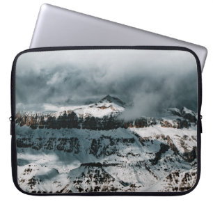 SNOW COVERED MOUNTAIN UNDER CLOUDY SKY DURING DAYT LAPTOP SLEEVE