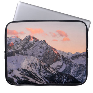 SNOW COVERED MOUNTAIN UNDER CLOUDY SKY DURING DAYT LAPTOP SLEEVE