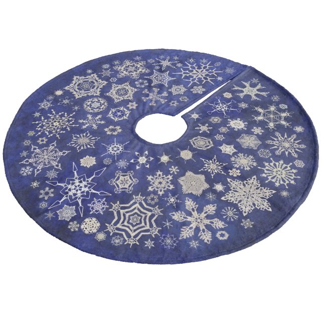 Snowcatcher Snowflakes Fleece Tree Skirt (Angled)