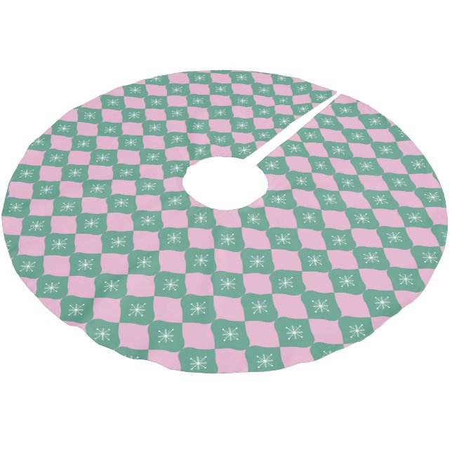 Snowflake Ogee Pattern Christmas Tree Skirt (Angled)